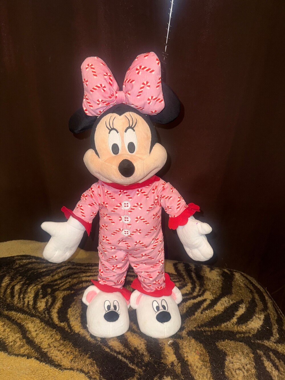 Minnie Mouse in pajamas 24in Holiday standing greeter